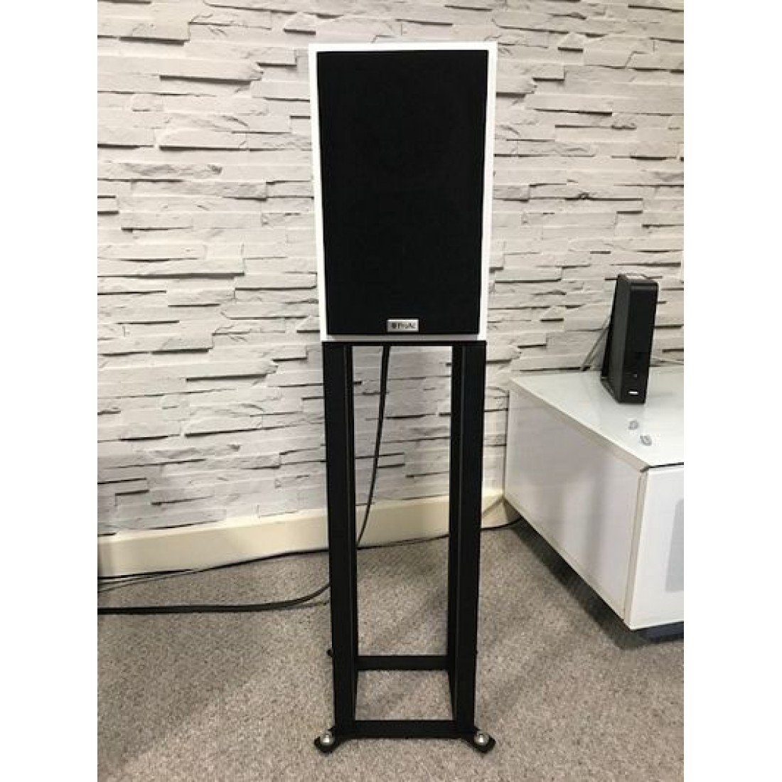 Harbeth Speaker Stands SHL5 P3ESR Speaker Stands Graham Audio Speaker ...